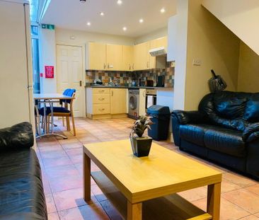 Donegall Road, Room1, All Utility Bills Included, Belfast, BT12 5NB - Photo 1