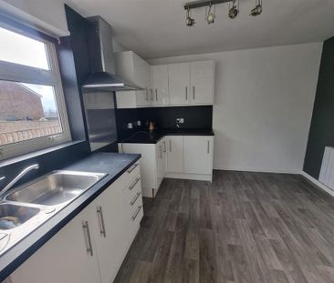 2 bedroom semi-detached house to rent - Photo 5