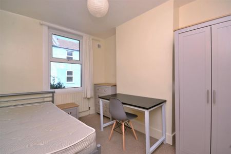 4 bedroom terraced house to rent - Photo 4