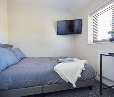 6 bedroom semi-detached house to rent - Photo 5