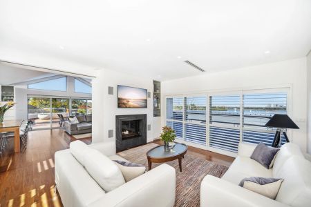 Exquisite 6-Bed Family Home in Pristine Location with Beautiful Water Views - Photo 3