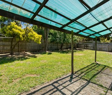 Large Family Home - Great Location! - Photo 3