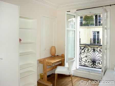 Logement à Paris, Location meublée - Photo 2