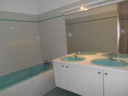 Location Maison 6 pièces 168m² - Photo 4