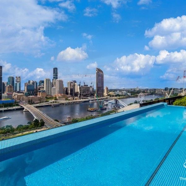 STUNNING CITY VIEWS FURNISHED APARTMENT IN SOUTH BRISBANES BEST LOCATION - Photo 1