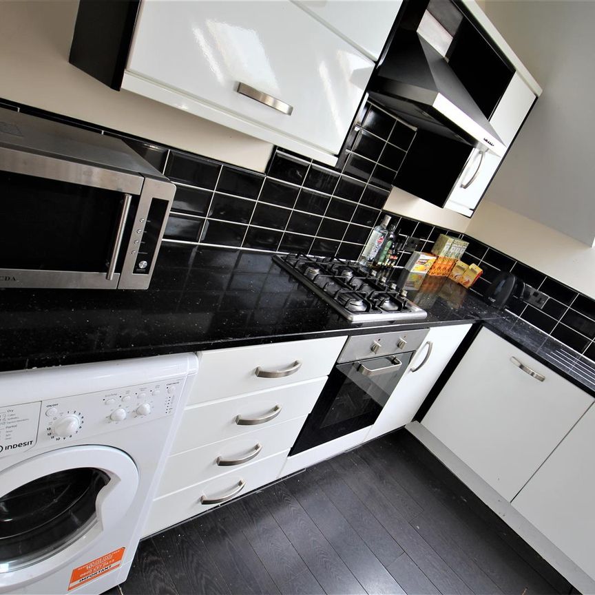 Richmond Road, Hyde Park, LS6 1BX, Leeds - Photo 1