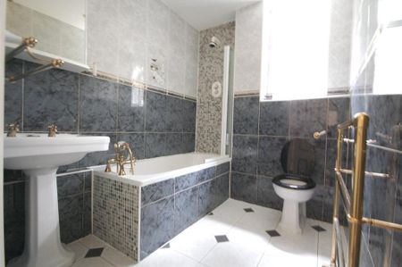 4 bedroom townhouse to rent - Photo 5