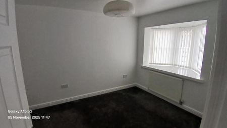 3 bedroom end of terrace house to rent - Photo 5