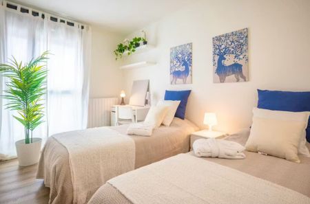 Passeig de la Zona Franca, Barcelona, Catalonia - Photo 3