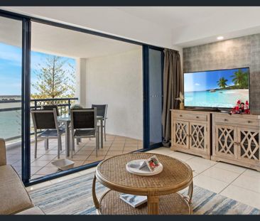 Absolute Waterfront Fully Furnished One Bedroom Apartment - Photo 2