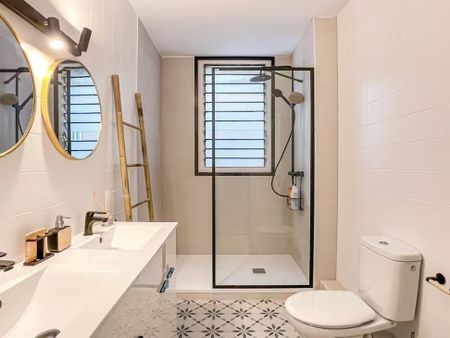 Carrer de Roger de Llúria, Barcelona, Catalonia 08009 - Photo 5