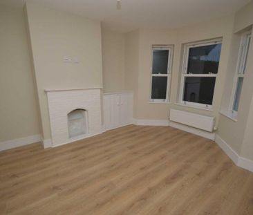 4 bedroom semi-detached house to rent - Photo 6