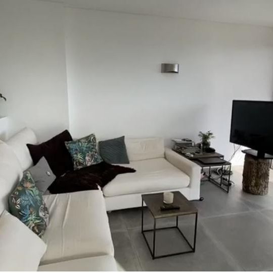 Stilvolle Terrassenwohnung mit Fernsicht und großem Garten! - Photo 1