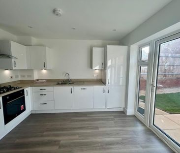 3 bedroom semi-detached house to rent - Photo 4
