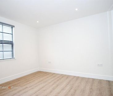 2 bedroom penthouse to rent - Photo 4
