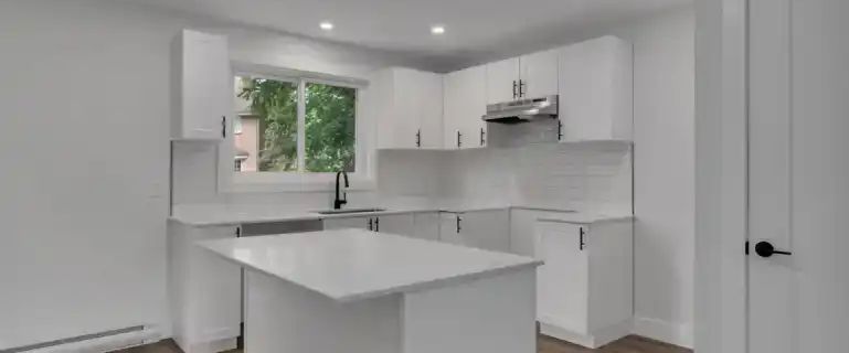 Modern comfort and convenience for professionals in Kingston’s west end. | 823 Woodbine Road, Kingston - Photo 1