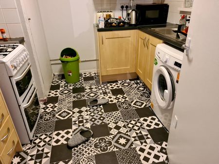 1 Bed Flat, Brighton, BN2 - Photo 4