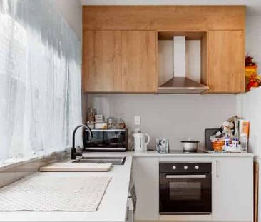 Townhouse in a convenient location! - Photo 5