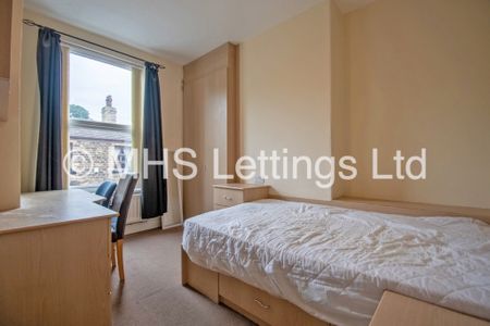 4 Bedroom Mid Terraced House for rent in Norwood Grove - Photo 3