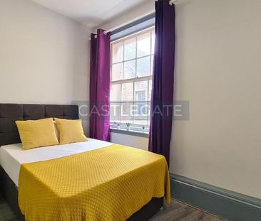 1 bedroom in a flat share to rent - Photo 2
