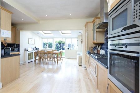 4 bedroom terraced house to rent - Photo 5