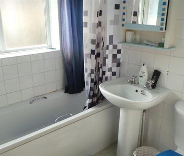 2 bedroom detached bungalow to rent - Photo 2