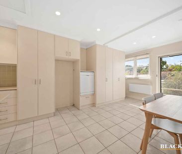 Charming Duplex in Prime Narrabundah Location - Photo 2