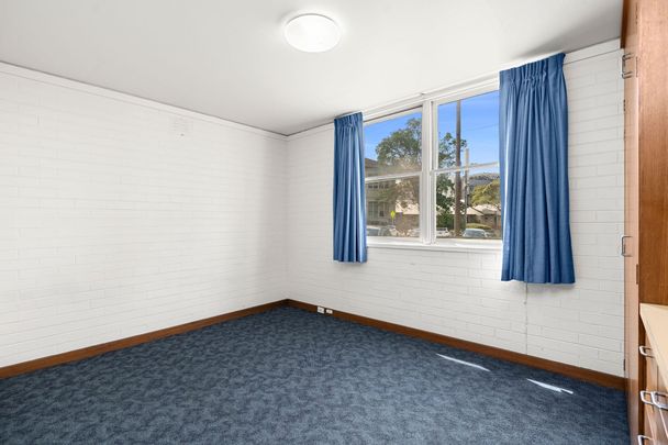 Centrally Located, Ground Floor Apartment - Hospital Precinct - Photo 1