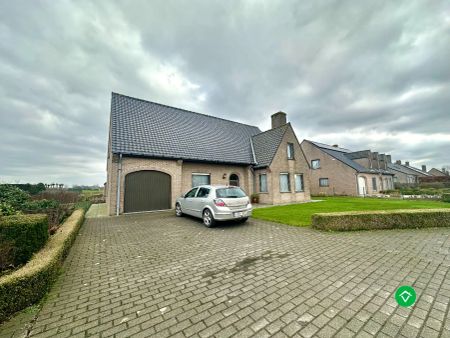 Ruime alleenstaande woning met prachtig uitzicht nabij het centrum van Koekelare - Photo 3