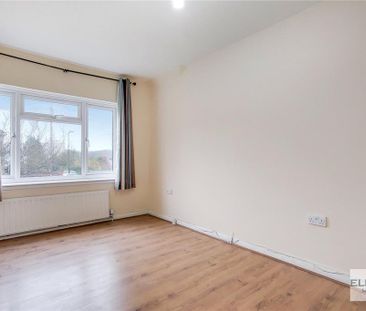 3 bedroom end of terrace house to rent - Photo 3