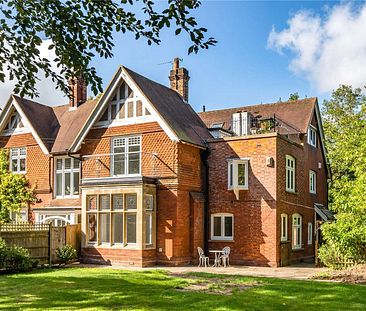 Spacious four bedroom semi-detached family home, offering accommodation over 3 floors with good sized rear garden, garage and gated driveway parking - Photo 4