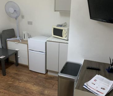 1 bedroom house of multiple occupation to rent - Photo 6