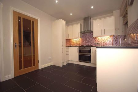 2 bed Terraced for rent - Photo 3