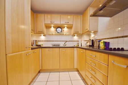 2 bedroom flat to rent - Photo 5