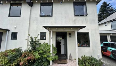 Bright Sunny Two Storey Townhouse - Photo 2