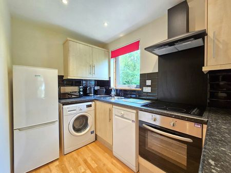 Flat to rent on - Photo 2