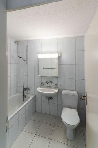 Attractive 2.5-room apartment with modern equipment - Photo 5