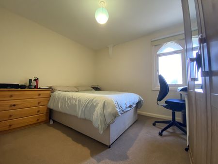 Adamsdown Church, Adamsdown Square - Photo 3