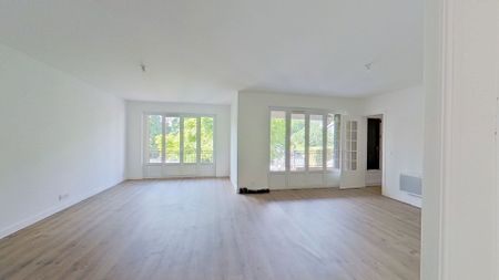 Location Maison 7 pièces 220m² - Photo 2