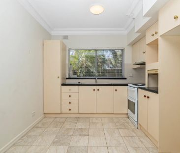 Spacious, Light-Filled Living in Leafy Myrtle Bank - Photo 5