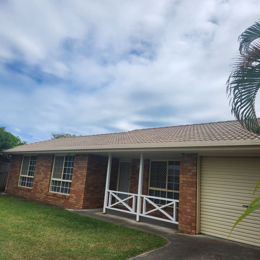 10 Twolyn Street, QLD 4655, Urangan - Photo 1