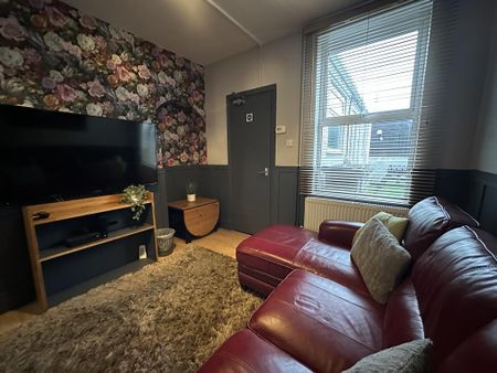 4 bedroom terraced house to rent - Photo 3