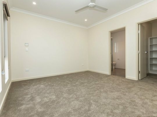 4 BEDROOM, 2 BATHROOM HOUSE IN MOUNT JOHNS - STYLISH AND MODERN - Photo 1