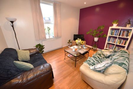 2 bedroom Flat in Cardigan Road, Leeds - Photo 2