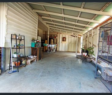 🌴 Charming Furnished Queenslander with Pool - Photo 2