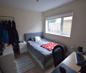 To Rent Bryant Road, Wallisdown, Poole, BH12 £2,100 pcm Tenancy Info - Photo 5