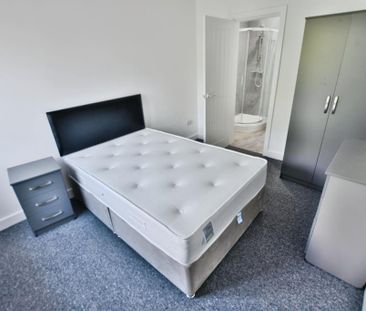 1 bedroom in a house share to rent - Photo 2
