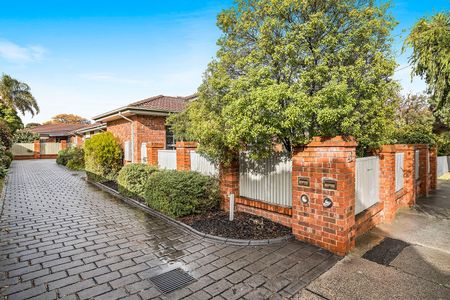 Well-Presented & Spacious 3-Bedroom Villa in the McKinnon School Zone - Photo 2