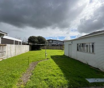 Large Section & Pet Friendly - Photo 5
