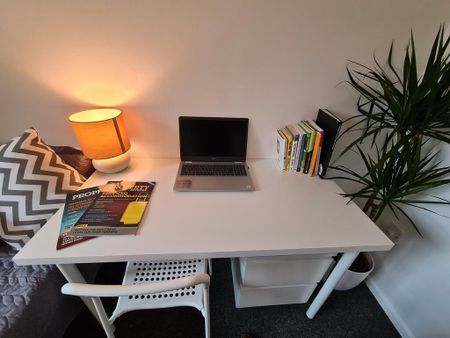 3 bedroom flat to rent - Photo 3